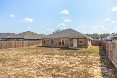 A home in Lindale