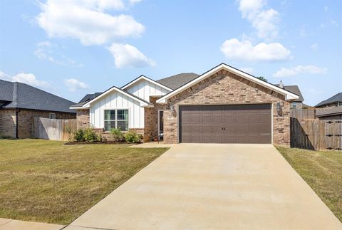 A home in Lindale