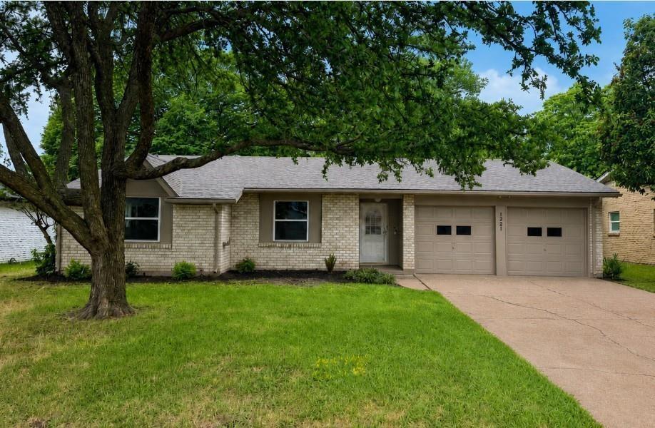 1221 Greenway Drive