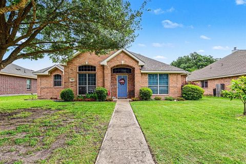 Photo of 406 Northgate Drive, Terrell, TX 75160 (MLS # 21265815)