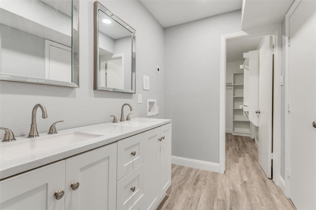 Les Chateaux Condo Bldg J - Residential