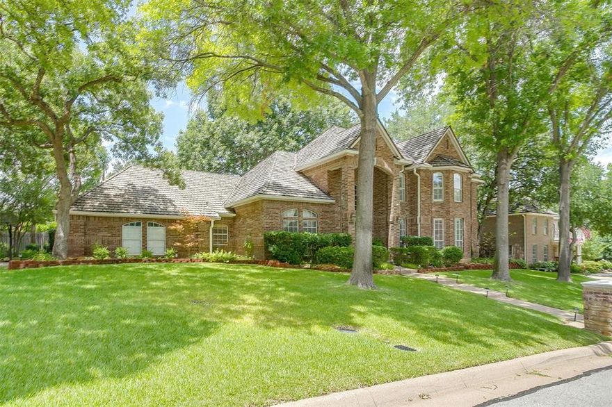 Gorgeous home on a lot and a half in the Prestigious Estates of Wimbledon. This stunning residence boasts exceptional curb appeal and is truly one of the prettiest homes on the block. Impeccably maintained inside and out, it offers charm, comfort, and elegance at every turn.
Step inside to a captivating entry and a flowing full-circle floor plan. The spacious formal dining to the left as you enter is perfect for large family gatherings and holiday celebrations—the massive formal living area has a unique see-through bar. The den is a showstopper, featuring soaring cathedral ceilings and a striking two-story fireplace. Expansive windows provide picturesque views of the lush backyard and wonderful Pebble Tech pool. Step outside to the generous covered patio—an irresistible retreat ideal for relaxing, entertaining, or simply enjoying the tranquil surroundings and vibrant flowers. The chef’s kitchen is a culinary dream. Outfitted with high-end appliances, including a Bertazzoni range and Bosch double ovens, this space features three ovens in total—perfect for those who love to cook or entertain. Upstairs, two spacious bedrooms are connected by a Jack and Jill bathroom. One is an oversized bedroom that offers incredible versatility—perfect for a bedroom, playroom, guest room, a media room, or a home office. Homes in the Estates of Wimbledon are each uniquely designed. If you haven’t yet taken a drive through this beautiful neighborhood, you owe it to yourself to experience it. Come see why so many buyers fall in love with Wimbledon.