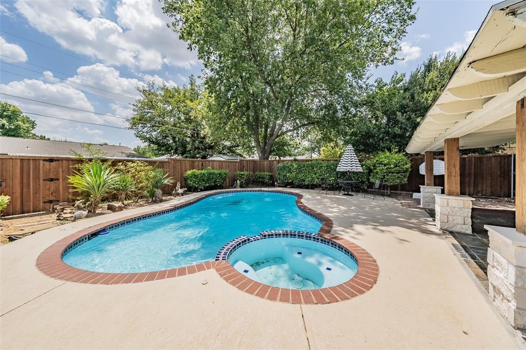3312 Sharon Circle