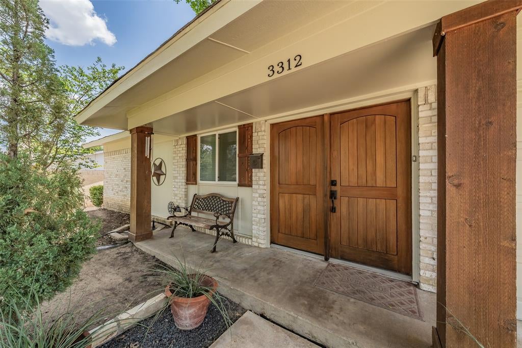 3312 Sharon Circle