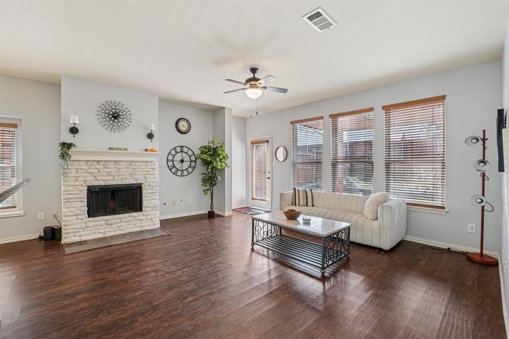 5825 Shetland Circle