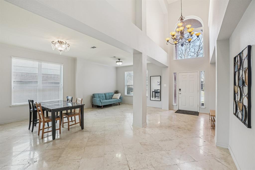 5825 Shetland Circle