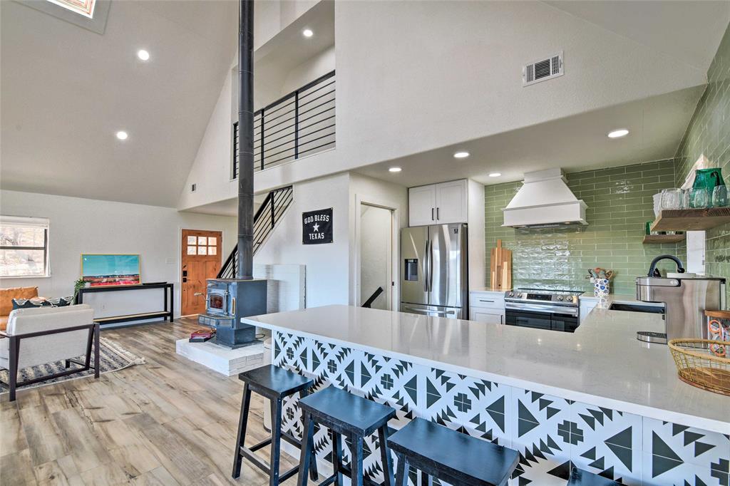 2444 S Lakeview Drive