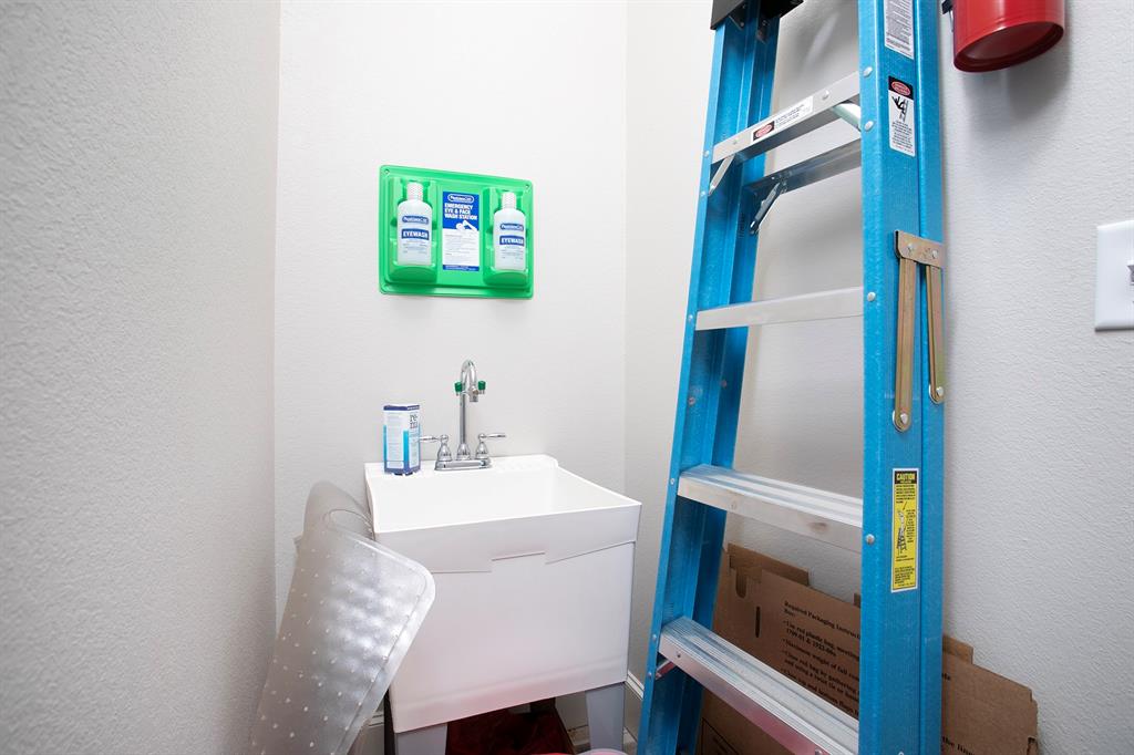 U-4 - Commercial Lease