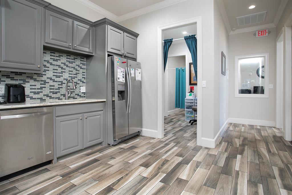 U-4 - Commercial Lease