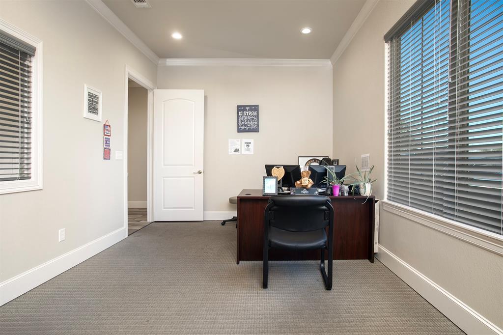 U-4 - Commercial Lease