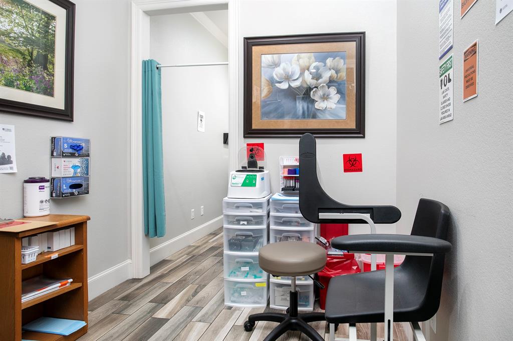 U-4 - Commercial Lease