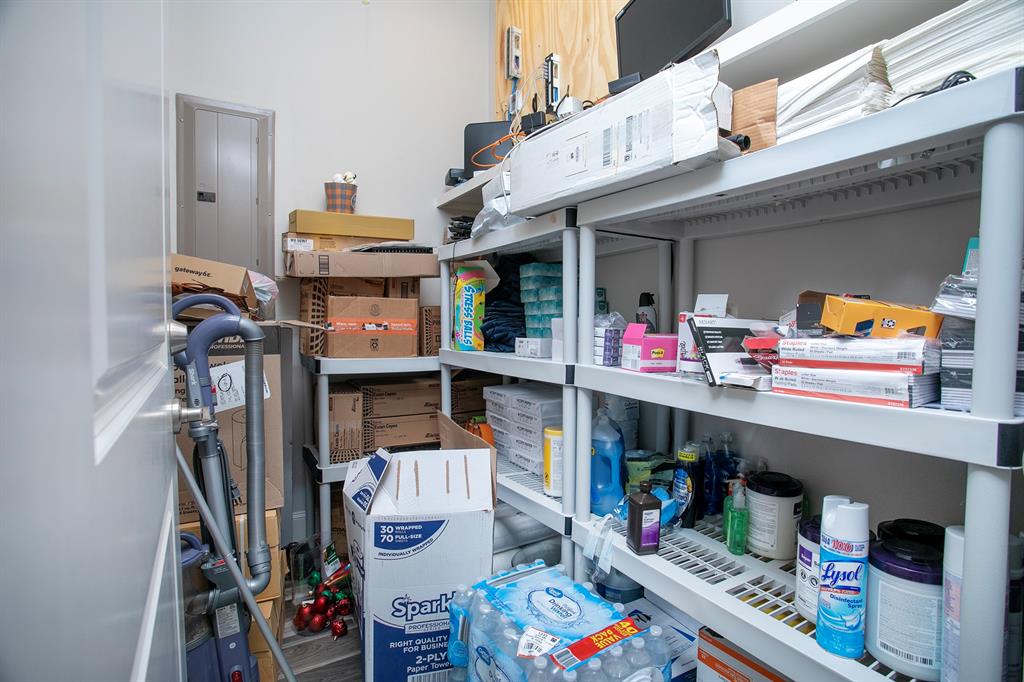 U-4 - Commercial Lease