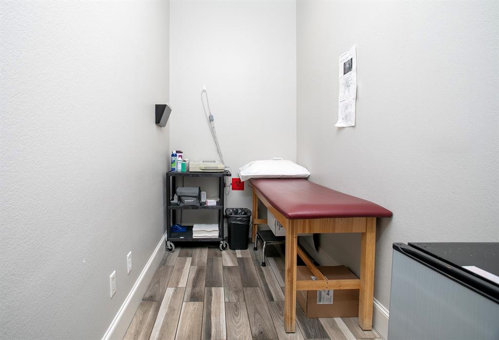 U-4 - Commercial Lease