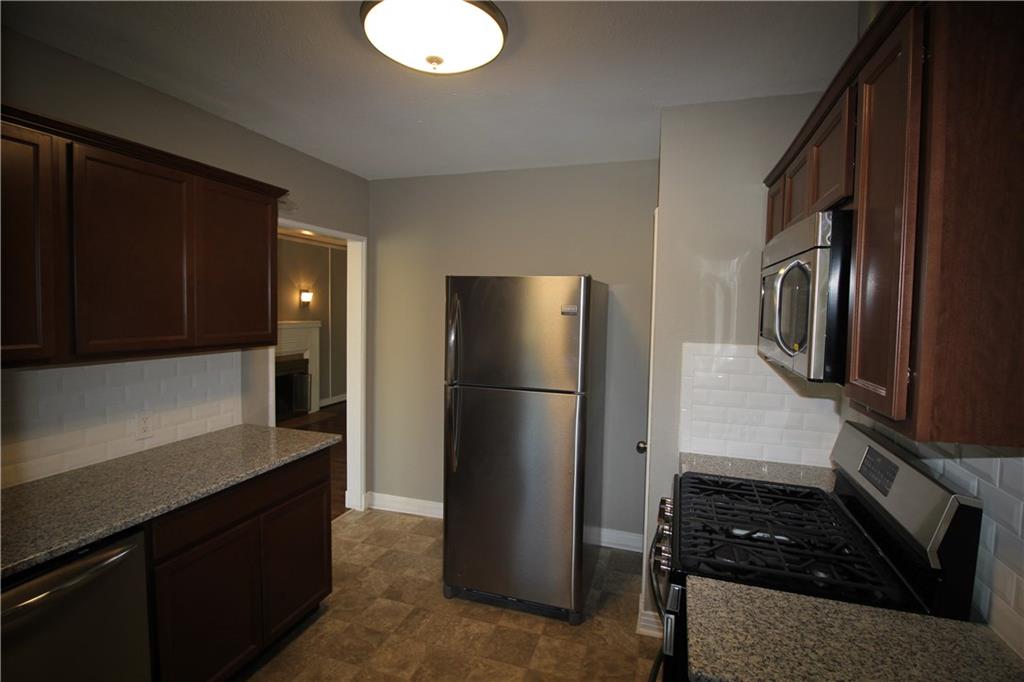 STONEWALL PARK - Residential Lease