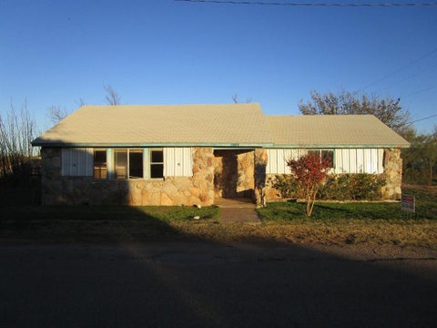 Photo of 120 N 6th Street, Crowell, TX 79227 (MLS # 21408973)
