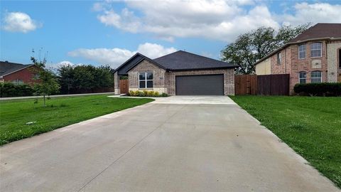 Photo of 1625 Avenue D, Grand Prairie, TX 75051 (MLS # 21259141)