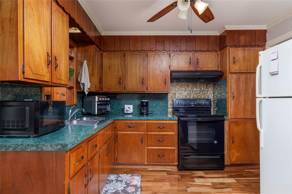 Abst A1002, A1002 W SAUNDERS, - Residential