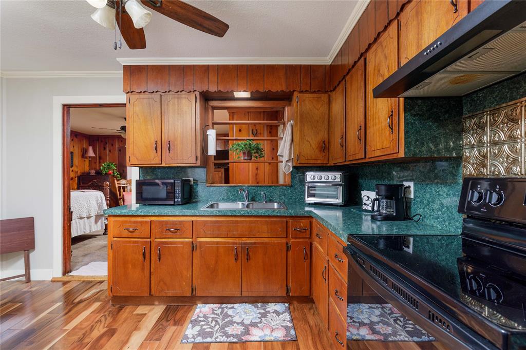 Abst A1002, A1002 W SAUNDERS, - Residential