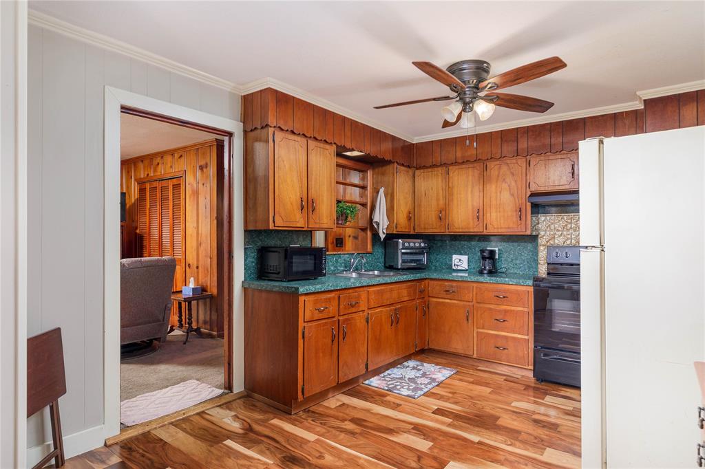 Abst A1002, A1002 W SAUNDERS, - Residential