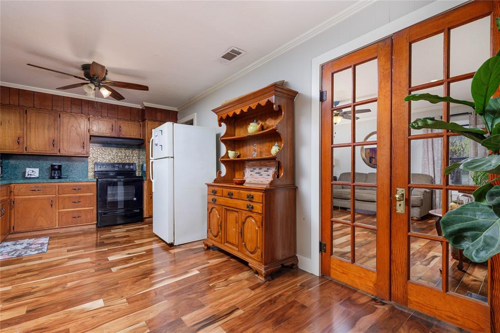 Abst A1002, A1002 W SAUNDERS, - Residential