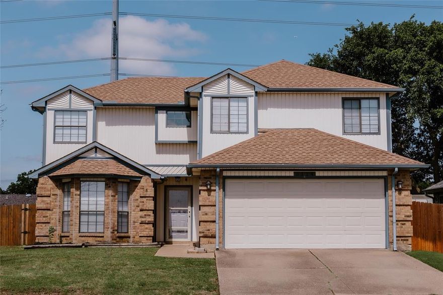 Welcome to 5114 Creek Valley Dr. This home has been recently renovated and is ready for new owners. New water heater installed 2025. HVAC installed on 2021. On the 1st floor you will find a formal dining and living area with a fireplace. A spacious room that can be used as a family room or a office and a half bathroom. The formal dining room connects to the classic black and white kitchen and is complete with an island and stainless steel appliances. Large windows throughout the home allow natural light to fill the home, making it warm & inviting. Upstairs the primary retreat is complete with double vanity space, soaking tub, walk-in shower, plus a WIC. Also located upstairs are 3 BR, 1 full bath. Great location with close access I-20 & zoned to Arlington ISD Schools. All information is deemed to be reliable, but buyer and buyer's agent are to verify all information contained in the listing.