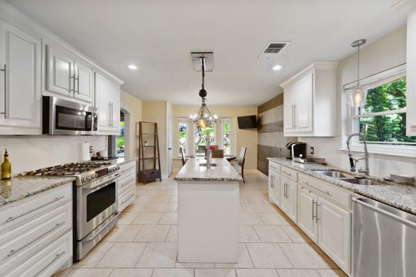 1806 Old Oak Drive