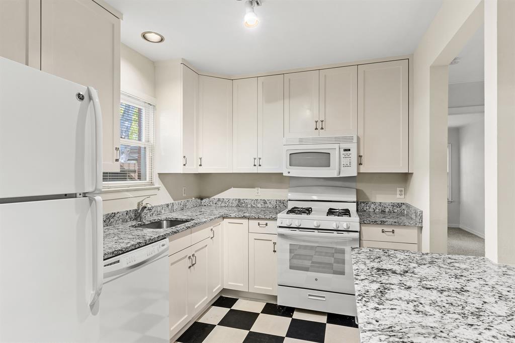 HENRY - Residential Lease