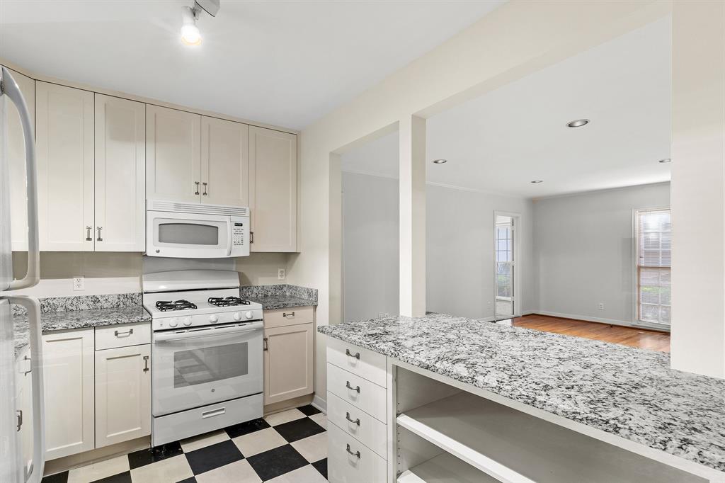 HENRY - Residential Lease