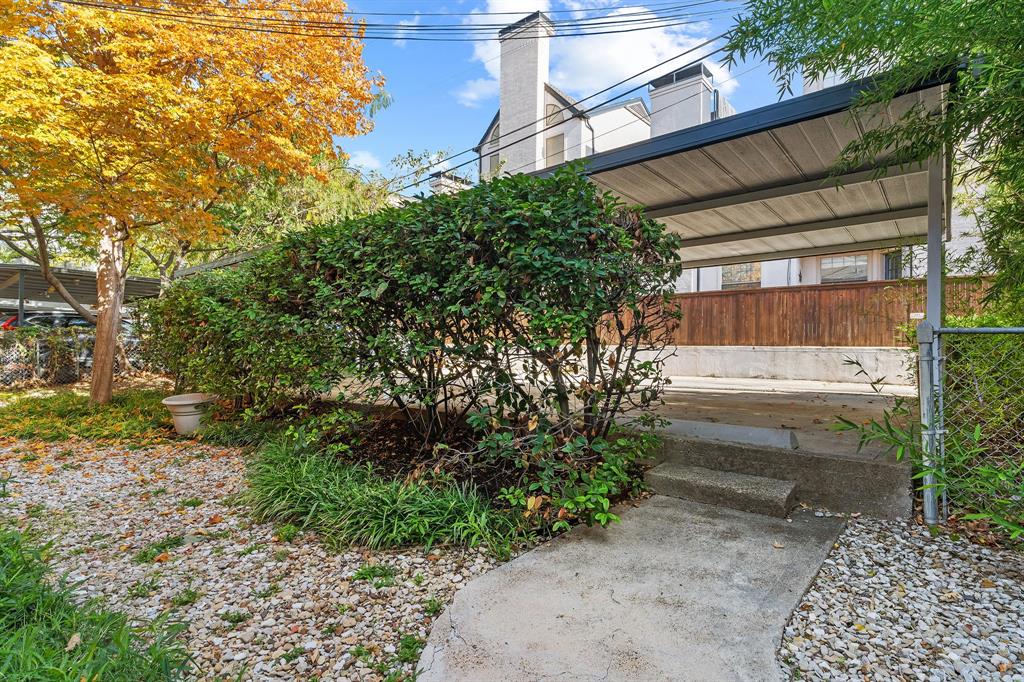 HENRY - Residential Lease