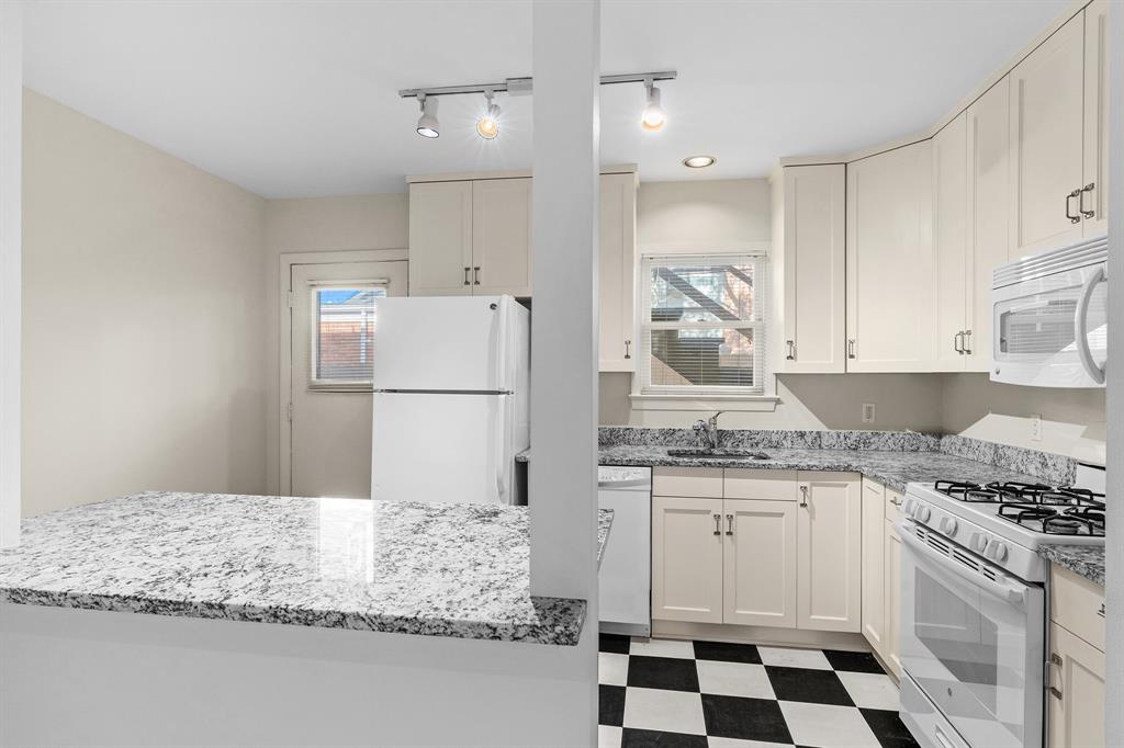 HENRY - Residential Lease