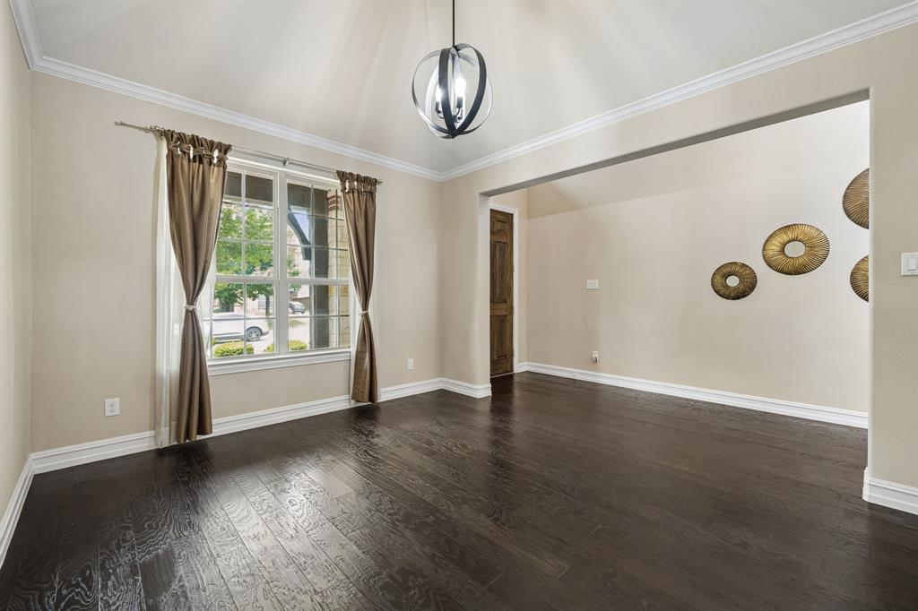 2762 Chatswood Drive