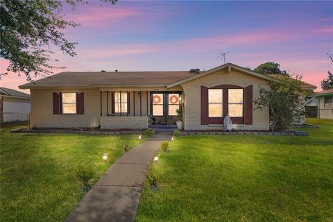 Photo of 2229 Aloha Drive, Mesquite, TX 75150 (MLS # 21155204)