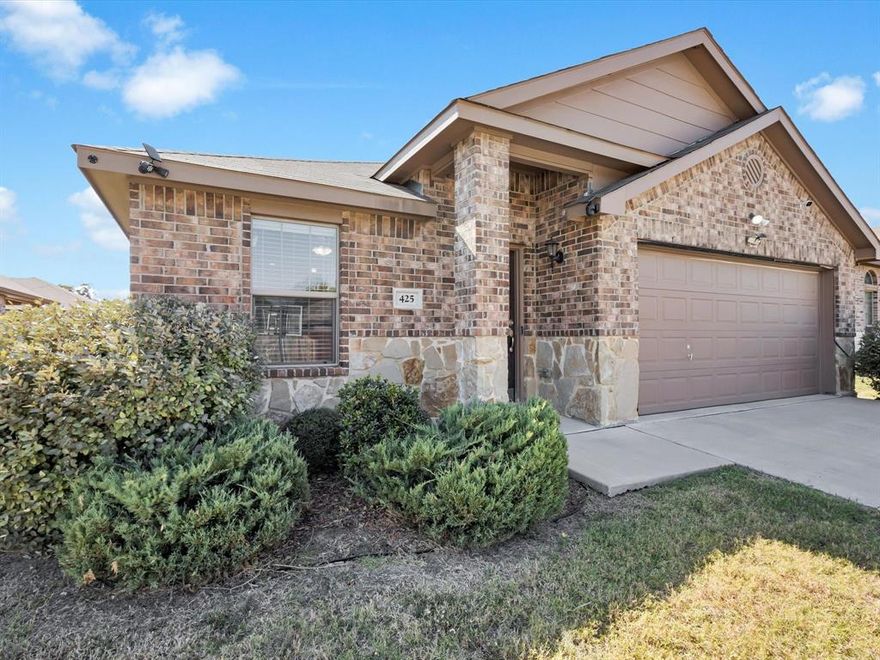 MULTIPLE OFFERS RECEIVED. Built in 2021, this like-new, well-maintained 3-bedroom, 2-bath home offers modern comfort and convenience in a cozy setting. Step inside to find an inviting open layout with plenty of natural light, perfect for everyday living or entertaining. The kitchen features contemporary finishes and flows seamlessly into the spacious living area.

Enjoy a private primary suite with a walk-in closet and a relaxing en-suite bath. Outside, the 2-car garage and manageable yard make maintenance a breeze.

Located just minutes from schools, shopping, and dining, and with quick access to the interstate, this home offers an easy 15-minute commute to downtown Dallas—the perfect balance of suburban comfort and city convenience!