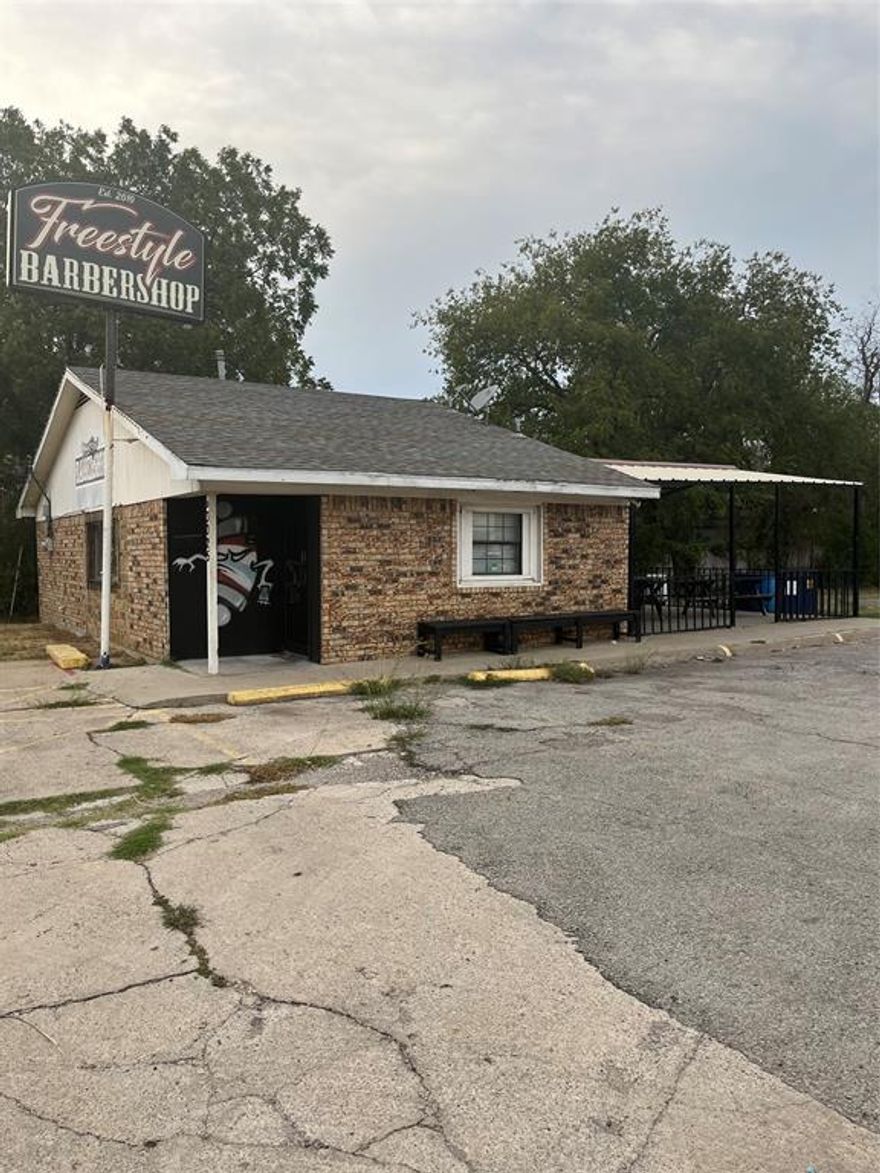 Nice brick building presently used as a barber shop but could be used for many purposes. Prime location with high traffic visibility. Parking all the way around building. Very close to the intersection of Seminary Dr. & Mansfield Hwy