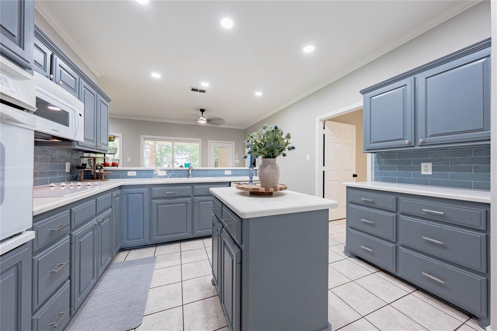 916 Van Winkle Circle