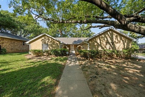 2200 Shady Meadow Court Arlington TX 76013