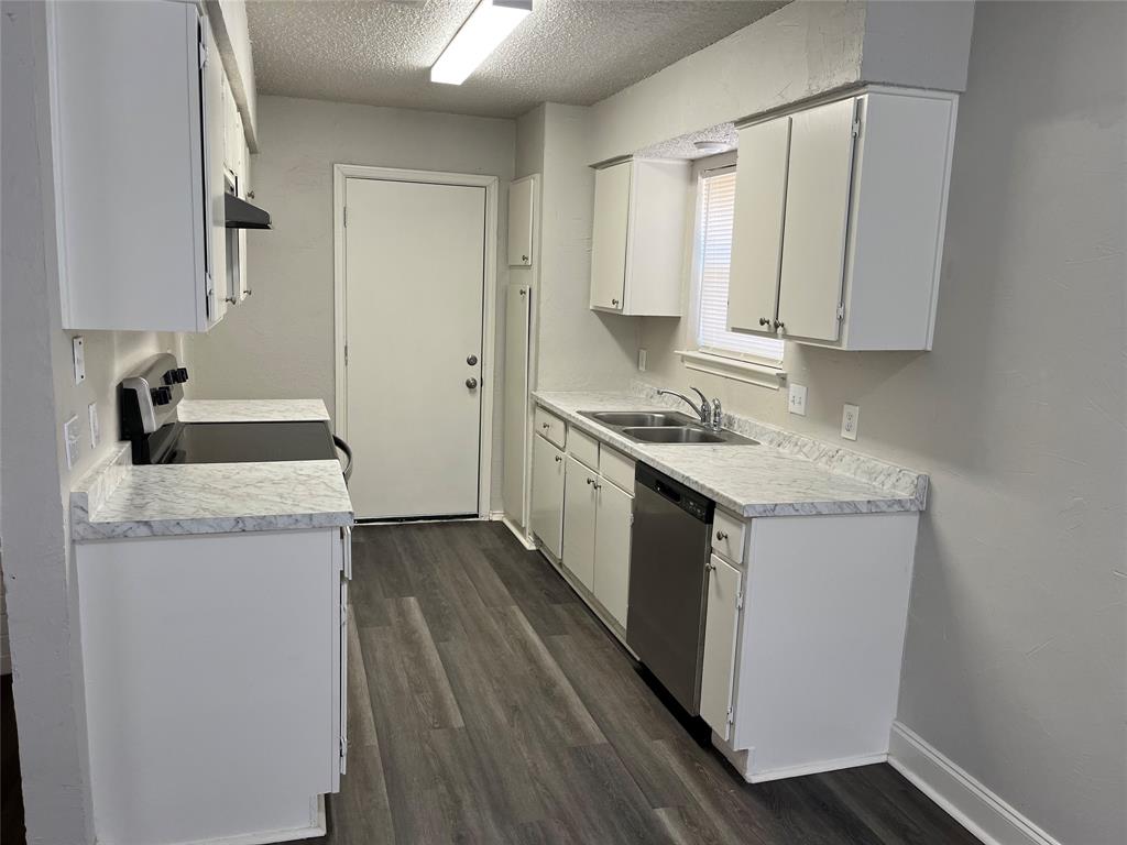 Photo 5 of 17 of 4641 Wineberry Drive house