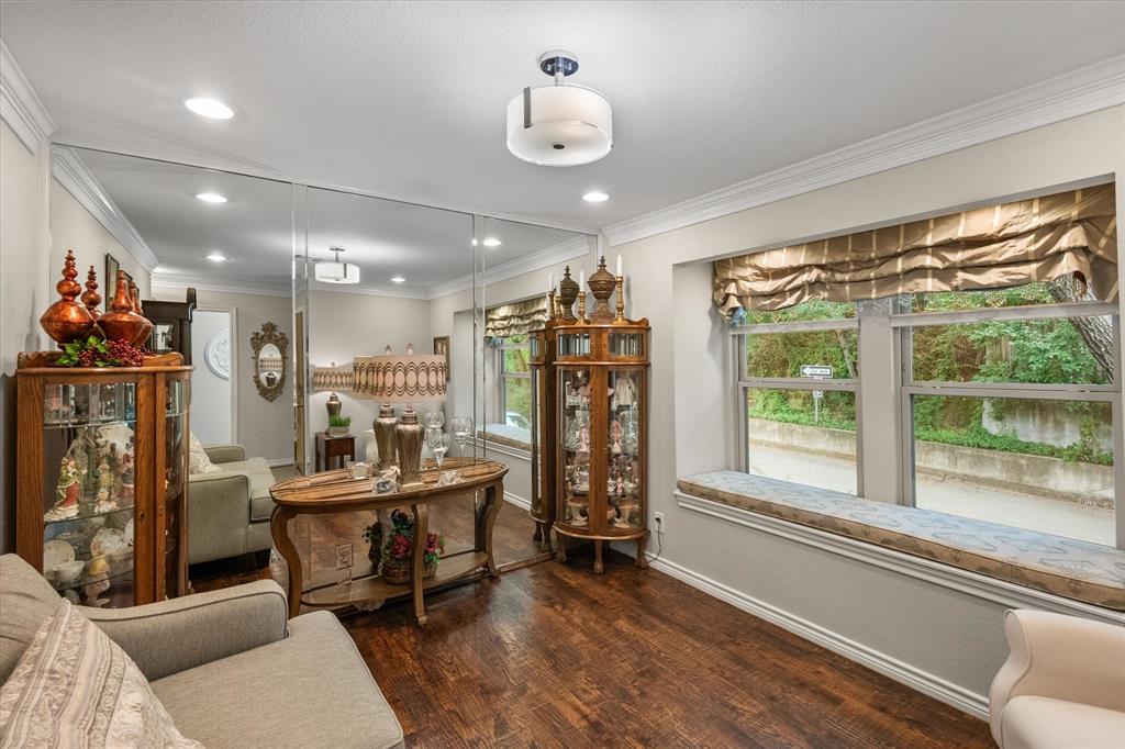 924 Chateau Valee Circle