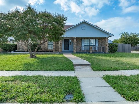 Photo of 2929 Hamlett Lane, Flower Mound, TX 75028 (MLS # 21098401) Photo of 2929 Hamlett Lane, Flower Mound, TX 75028 (MLS # 21098401)
