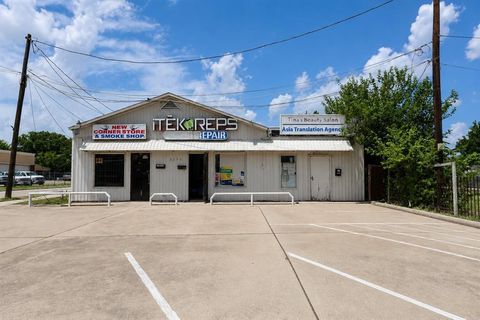Photo of 3153 N Beach Street, Fort Worth, TX 76111 (MLS # 21330923)