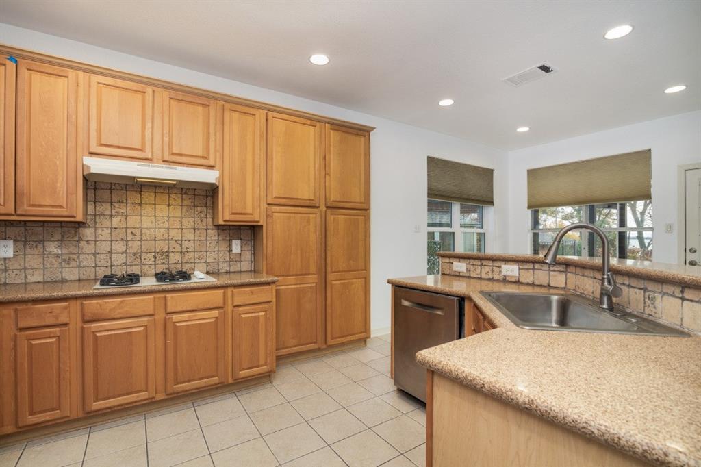 8810 Edgelake Trail