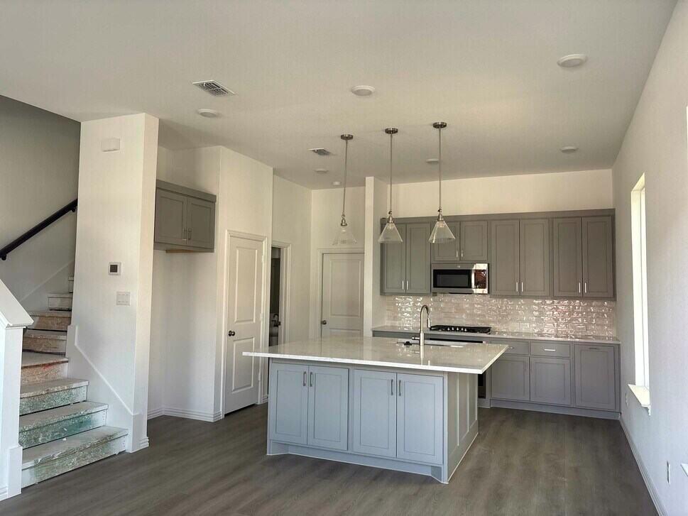 1114 Bexar Lane