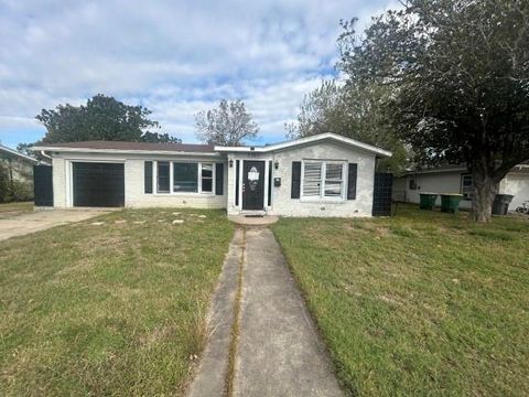 2302 E Mistletoe Avenue Victoria TX 77901