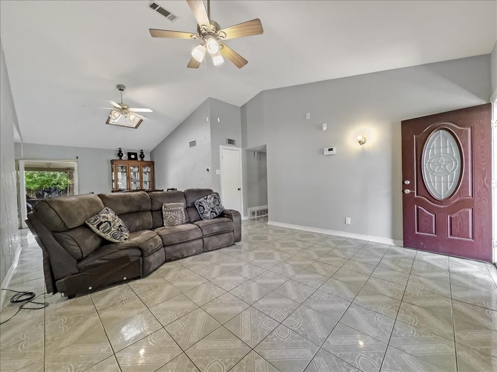 1401 Williamsburg Drive