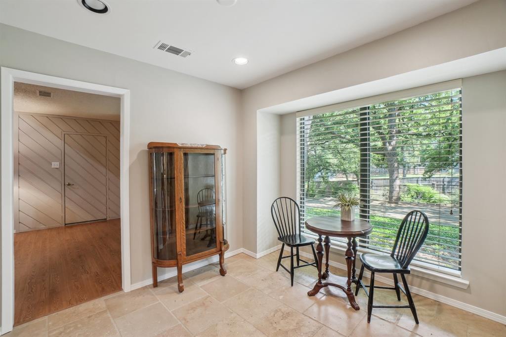 4 Royal Oaks Boulevard