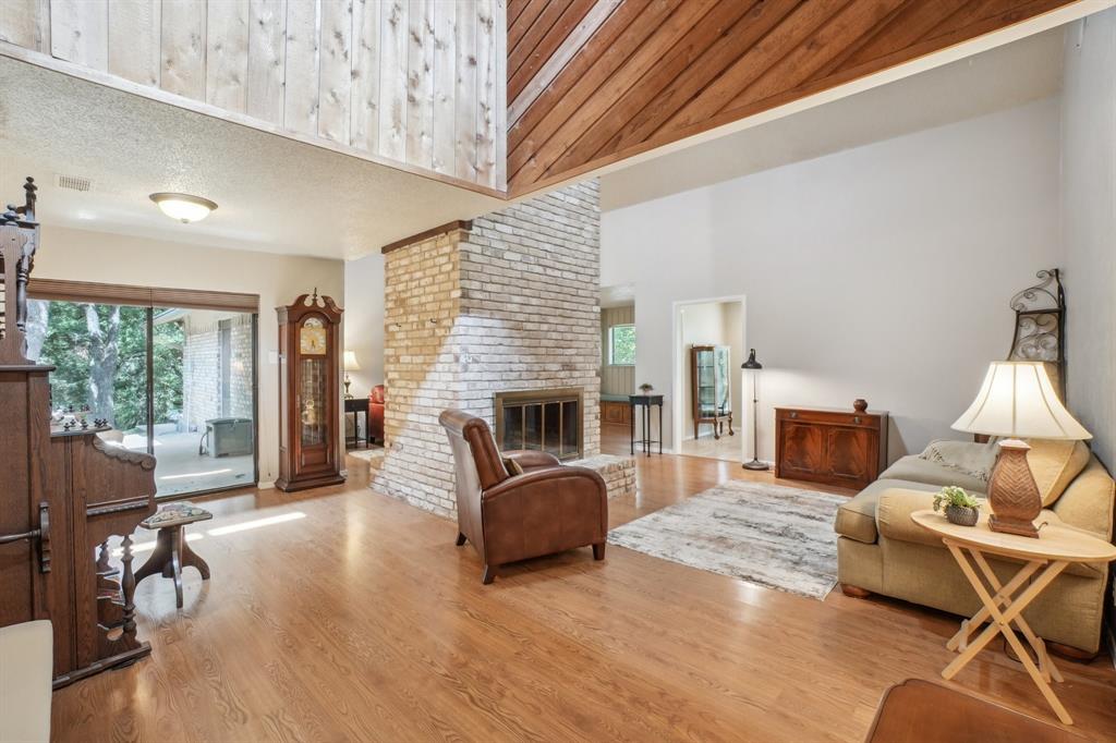 4 Royal Oaks Boulevard