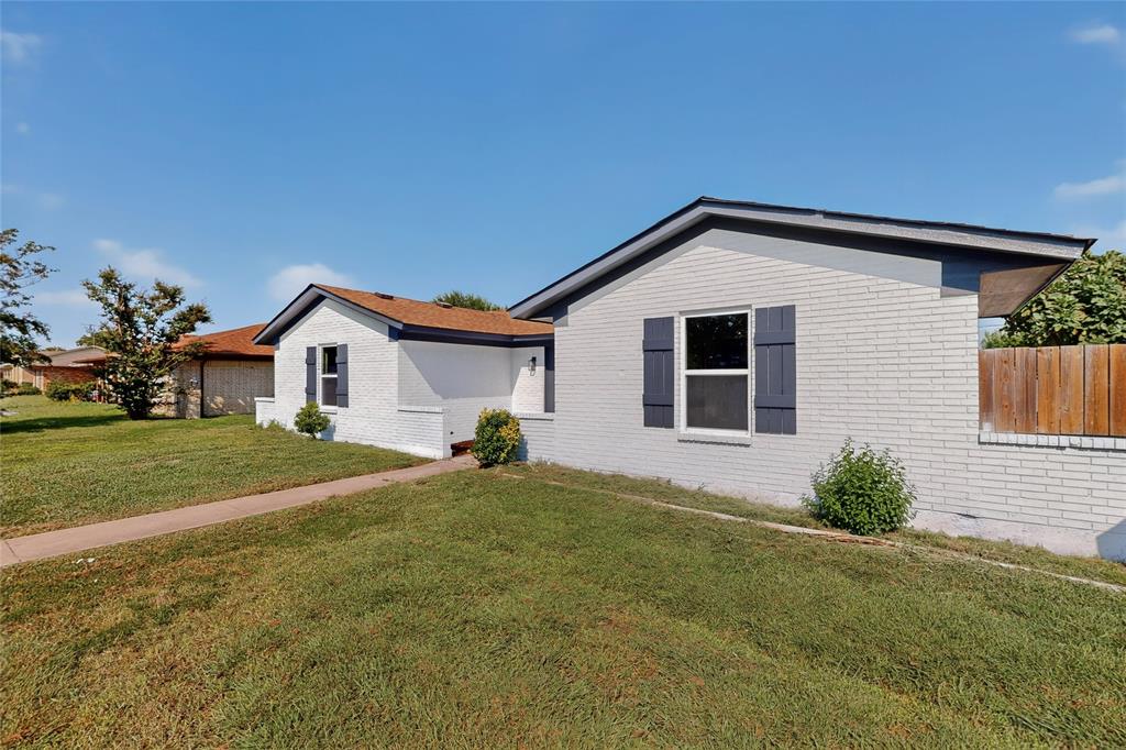 1407 El Camino Circle