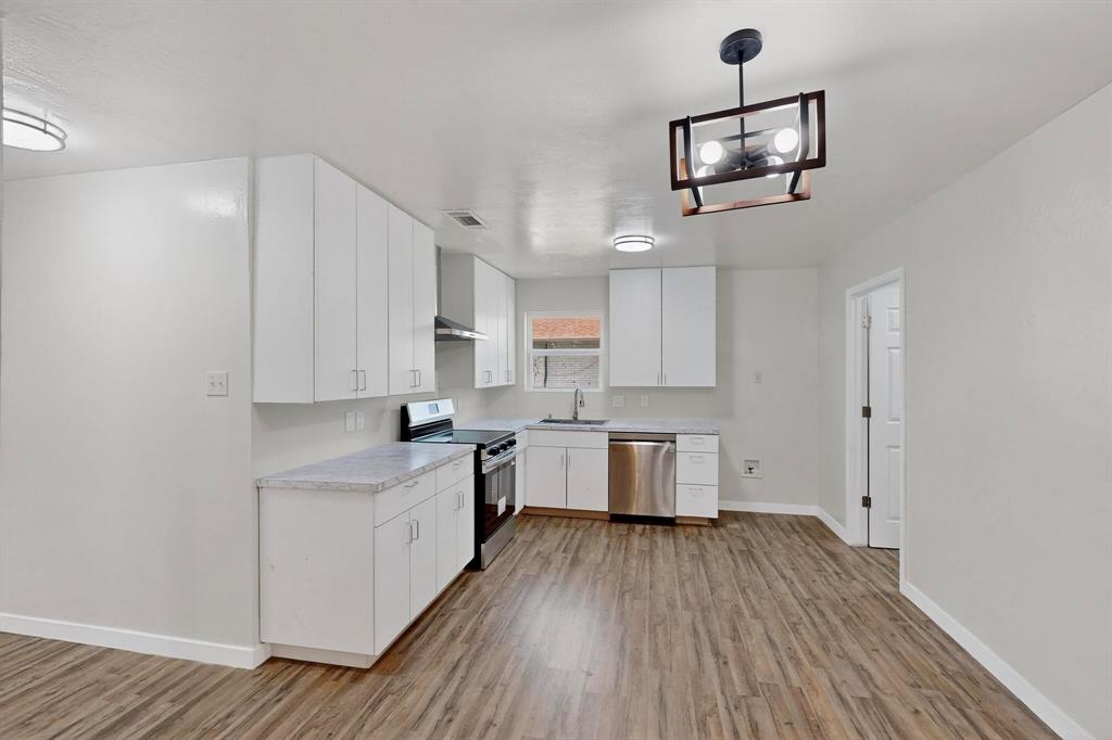 1407 El Camino Circle