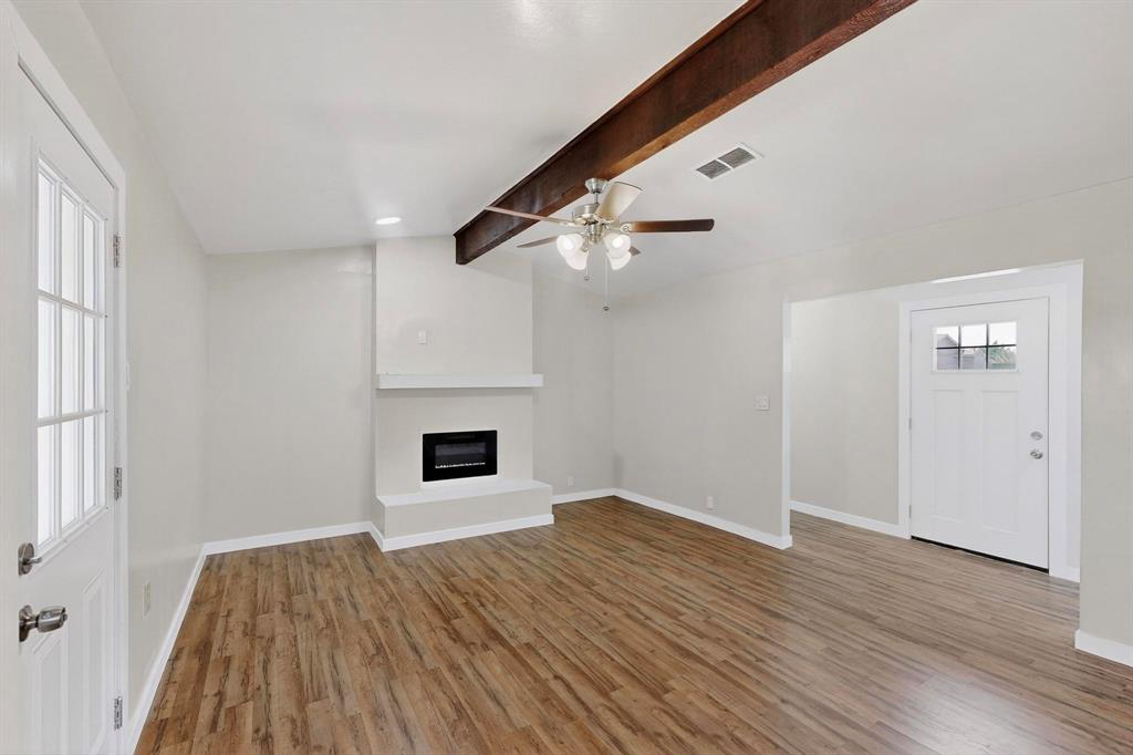 1407 El Camino Circle