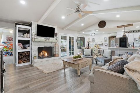 1105 Charles Street Weatherford TX 76086